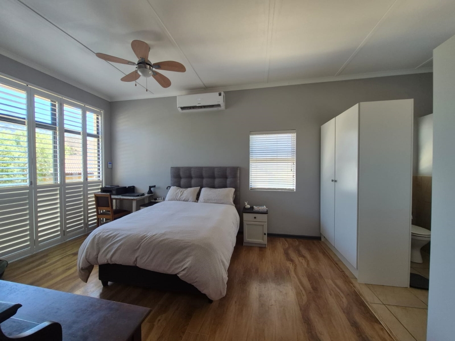 4 Bedroom Property for Sale in Fairway Heights Western Cape